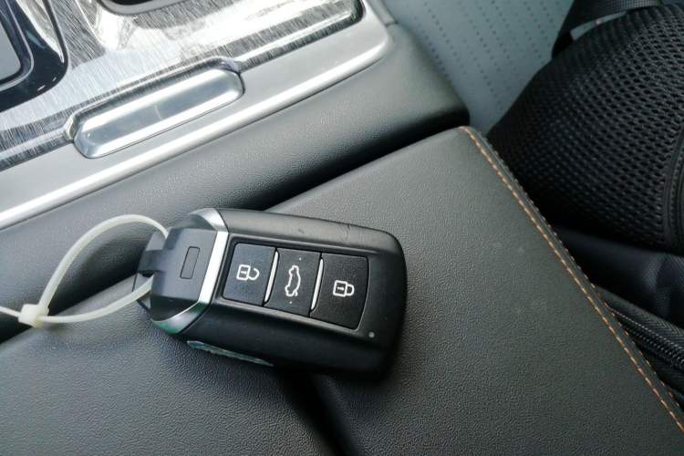 Used Dongfeng Aeolus Yixuan MAX 2023 1.5T Ultra-Stylish Trendsetting Dad Edition