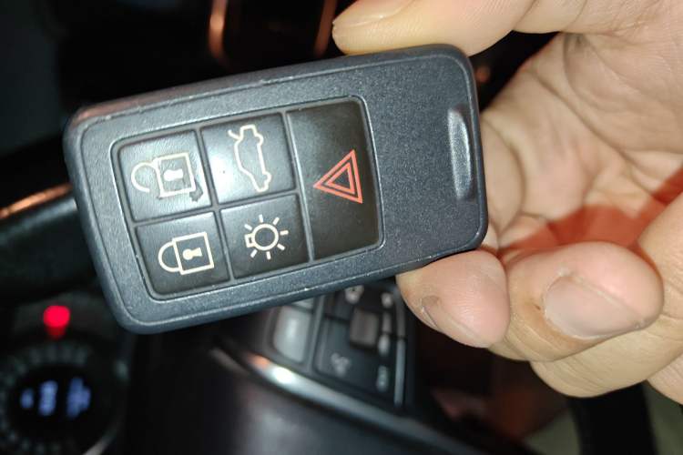 Used Volvo S60 2015 S60L 2.0T Zhiyuan Edition
