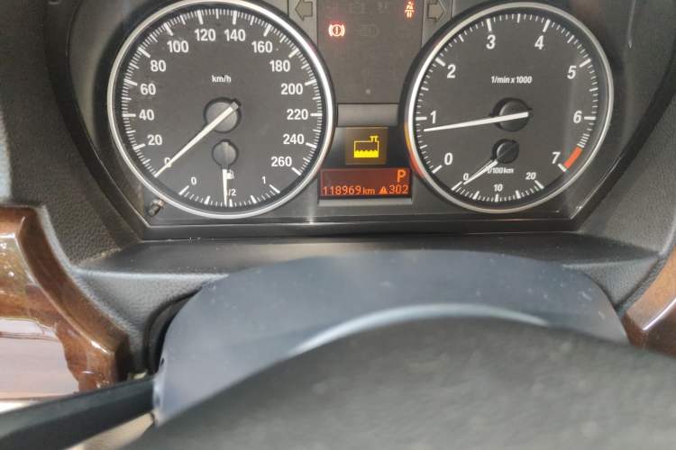 Used BMW 3 Series 2010 320i Luxury Model