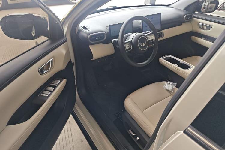 Used Wuling Bingo PLUS 2024 510 km Range 5-Seater Version Driver Seat