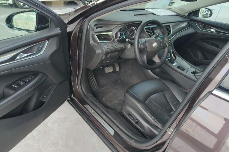 Used Buick LaCrosse 2018 20T Elite Edition Driver Seat