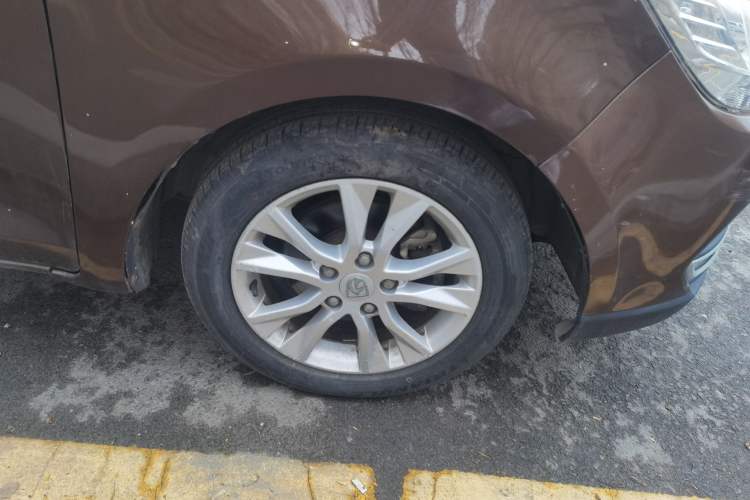 Used Baojun 730 2016 Revised 1.5L Manual Standard Version 7 Seats China V Emission Standard Right Front Wheel Hub