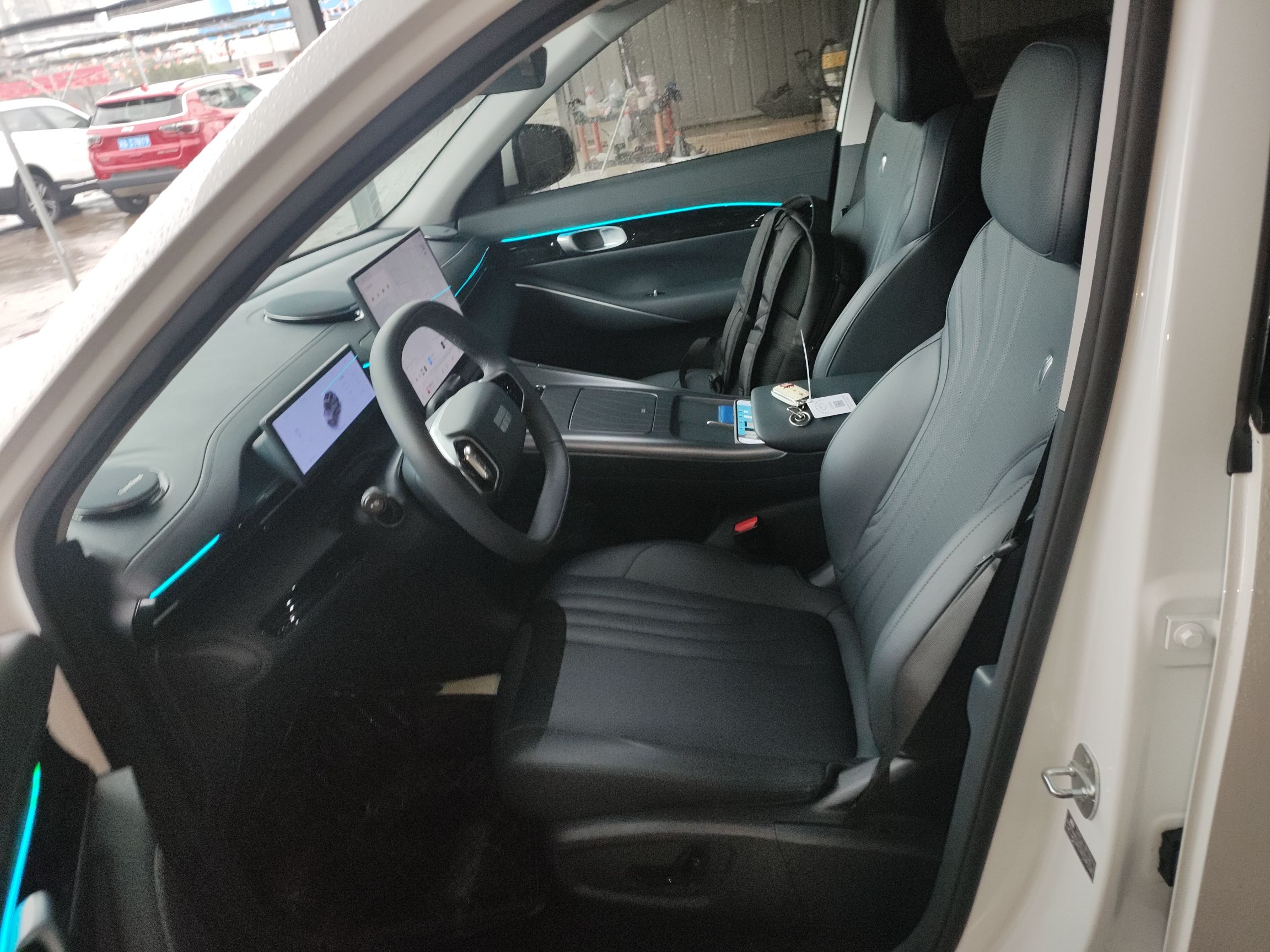 المقاعد الأمامية داخل السيارة