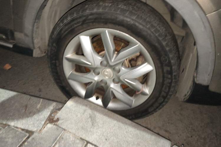 Used JAC Group Refine S3 2014 1.5L Manual Luxury Model Right Front Wheel Hub