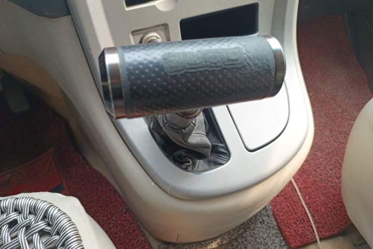 Used Jinbei Grace 2015 2.0L Classic Edition Standard Model Short Wheelbase 7 Seats Gear Lever