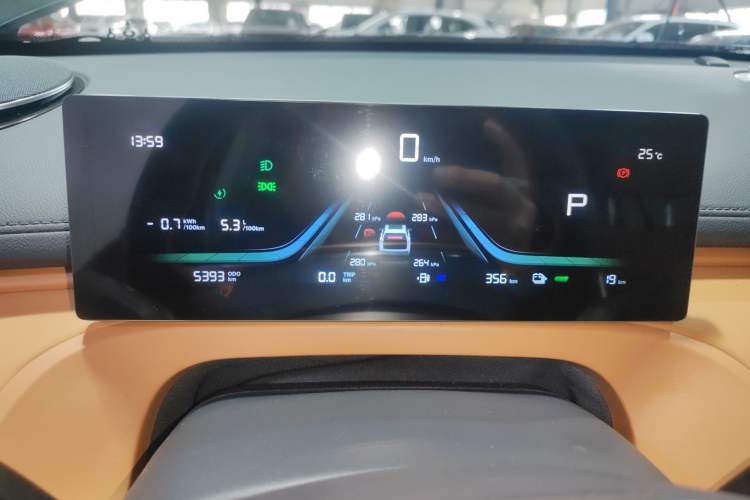 Used Geely Galaxy Xingjian 7 EM-i 2025 120km Launch+ Version
