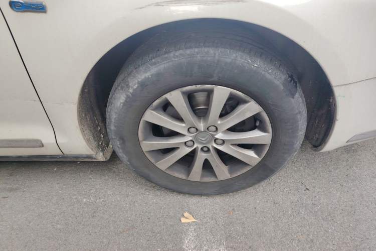 Used Citroen C5 2014 1.6T Automatic Luxury Model Right Front Wheel Hub