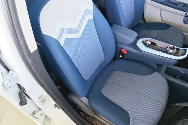 Used CHANGAN Benni E-Star 2022 Qingxin Edition Colorful Model Lithium-NMC Right Front Seat