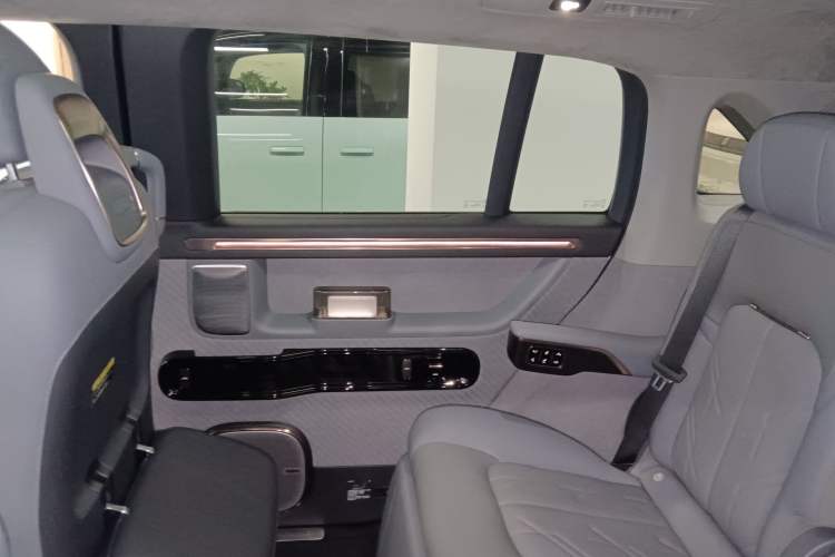 Used Zeekr MIX 2025 Long-Range Intelligent Driving Edition Interior 6