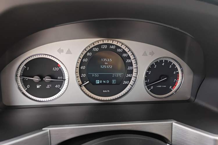 Used Mercedes-Benz GLK-Class 2012 GLK 300 4MATIC Dynamic Edition Odometer Close Up