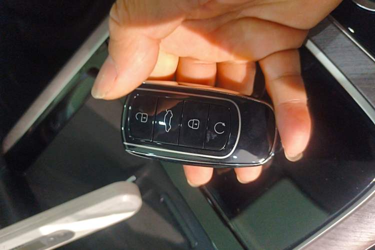 Used Chery Tiggo 9 C-DM 2025 1.5T 106KM Enjoy Edition 7 Seats Lithium Iron Phosphate Vehicle Key