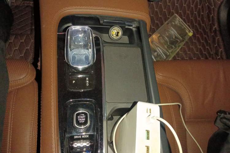 Used Volvo XC90 New Energy 2021 E-Drive Hybrid T8 Luxury Flagship 7-Seater Gear Lever