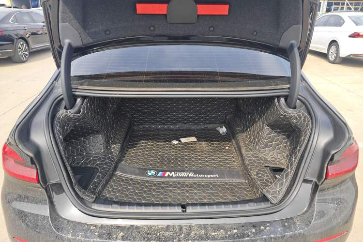 Used BMW 5 Series 2022 Second Facelift 530Li Luxury Edition Premium Package
