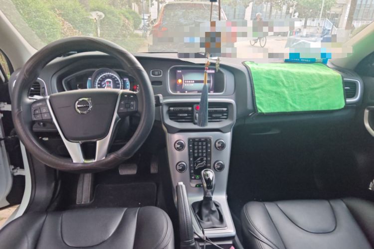 Used Volvo V40 2018 T3 Zhiya Edition
