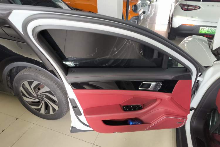 Used Porsche Panamera 2023 Panamera 2.9T Platinum Edition