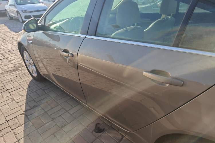 Used Buick Regal 2014 2.0L Leading Fashion Edition Exterior 3