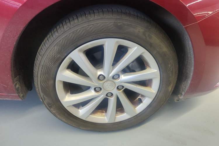 Used Buick Verano 2015 Sedan 15S Automatic Leading Model Right Front Wheel Hub