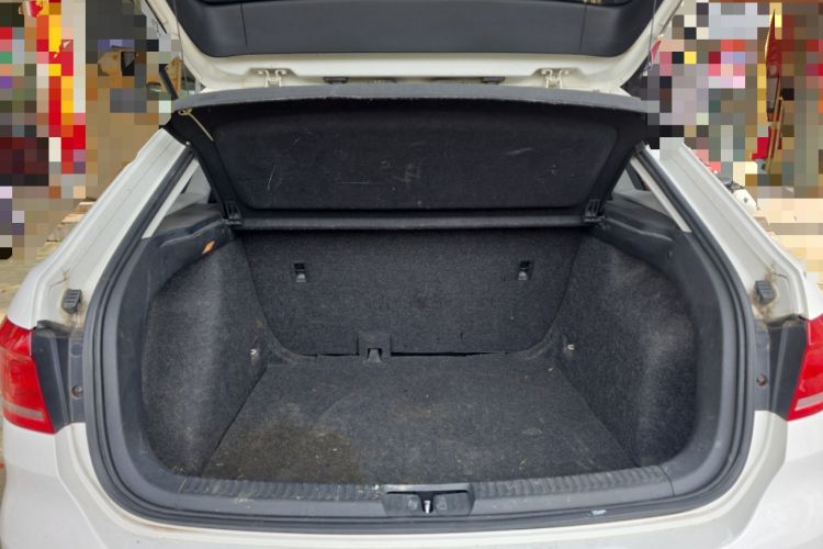 Used Volkswagen Gran Lavida 2013 1.6L Automatic Fashion Model Trunk