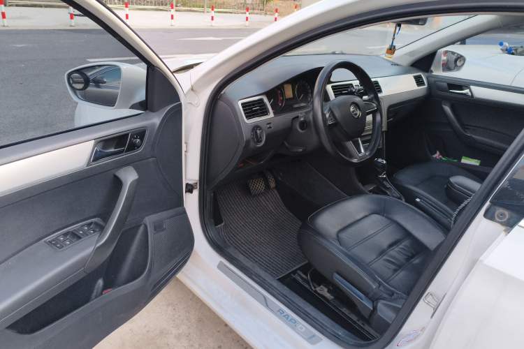 Used Skoda Rapid Spaceback 2014 1.4 TSI DSG Trend Edition
