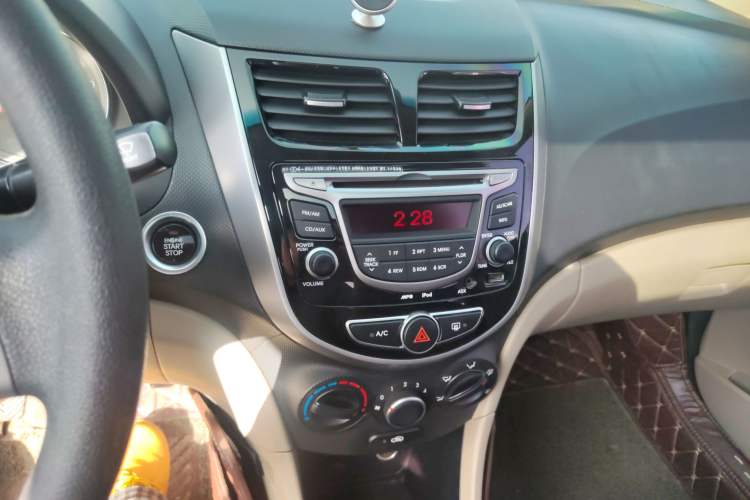 Used Hyundai Verna (older generation) 2014 1.4L Manual Top-Tier Model TOP
