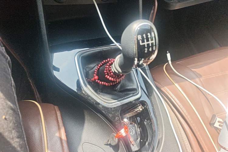 Used Baojun 730 2019 1.5L Manual Fashion Model 7-seater China VI Gear Lever