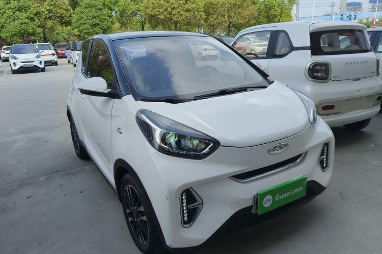 Used Chery QQ Little Ant 2022 Revised Version Sweet Pink Edition Half-Sugar Version Lithium Iron Phosphate 30.7 kWh 30 kW 301 km Front Right 45 Deg