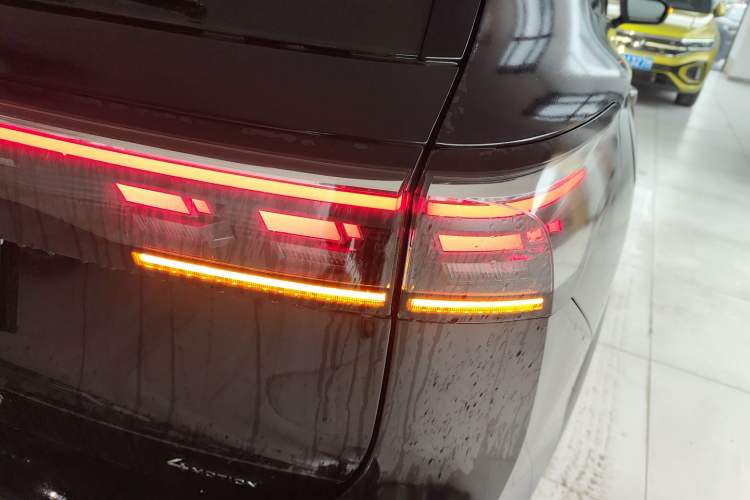 Used Volkswagen Tiguan L 2024 PRO 380TSI Four-Wheel Drive R-Line Smart Edition Exterior 3