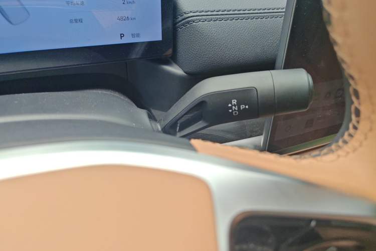 Used Geely Galaxy A7 2025 Model EM-i 150km Starship Edition Gear Lever