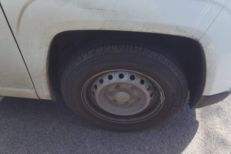 Used Linxys Huangjincang 2025 PLUS Value Edition 42.3 kWh Right Front Wheel Hub