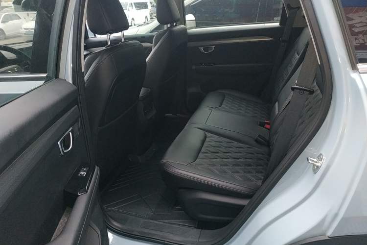 Used Wuling Asta 2022 2.0L DHT Electric-Speed Version
