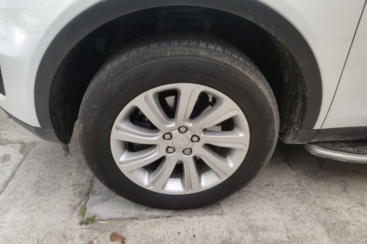 Used Land Rover Discovery Sport 2017 2.0T SE Exterior 4