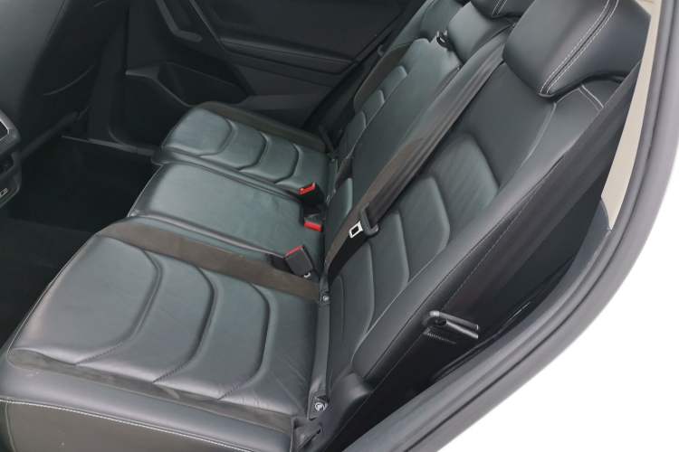 Used Volkswagen Tiguan L 2018 330TSI Automatic Two-Wheel Drive Luxury Edition Left Rear Seat