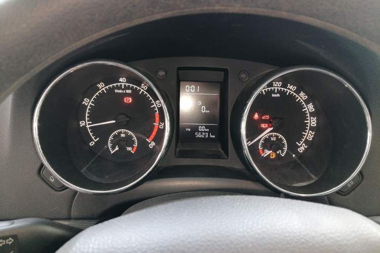 Used Skoda Yeti 2017 1.6L Manual Front-Wheel-Drive Version
