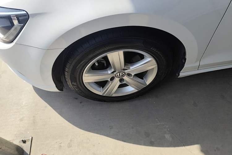 Used Volkswagen Lamando 2017 230TSI DSG Fashion Edition Left Front Wheel Hub