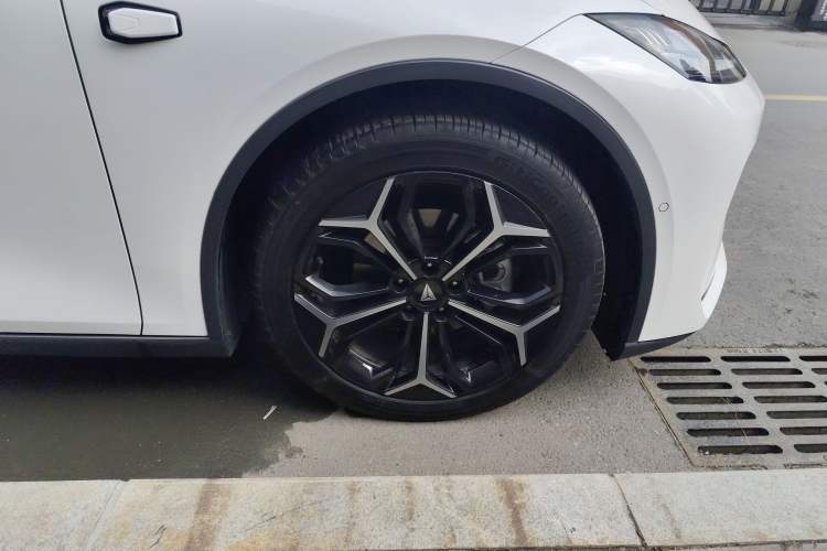 Used Deepal L07 2025 230 Ultra Qiankun Intelligent Driving ADS SE Range-Extended Version
