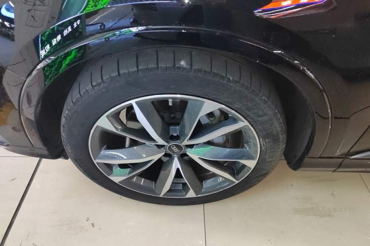 Used Audi Q7 2023 55 TFSI quattro S line Sport Edition Left Front Wheel Hub