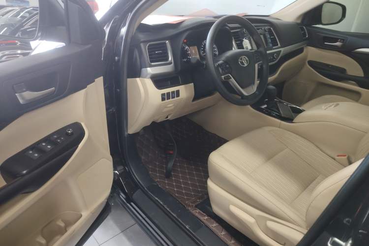Used Toyota Highlander 2018 2.0T Two-Wheel Drive Elite Version 5 Seats China VI Standard
