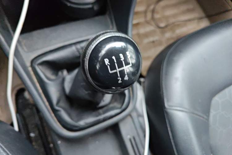 Used Volkswagen Santana 2015 1.6L Manual Comfort Edition