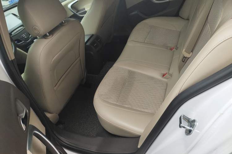 Used Buick Regal 2015 2.0L Leading Fashion Edition