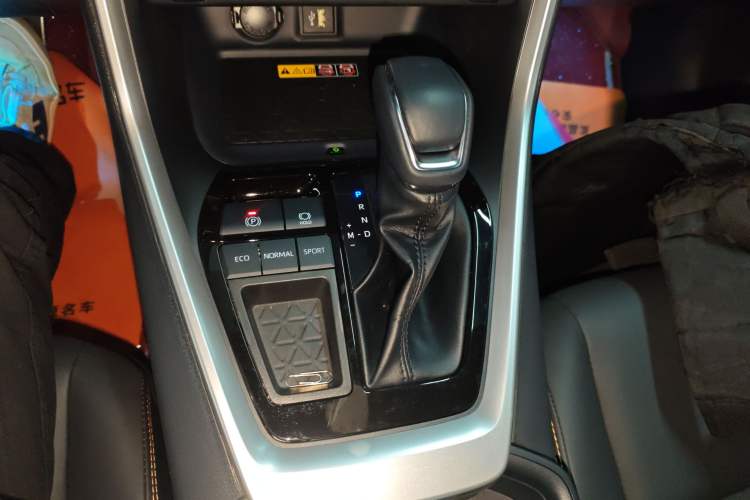 Used Toyota RAV4 2024 2.0L CVT Two-Wheel Drive Fashion Plus Edition
