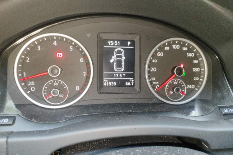 Used Volkswagen Tiguan 2016 280TSI Automatic Two-Wheel-Drive Silk Road Style Edition Instrument Cluster