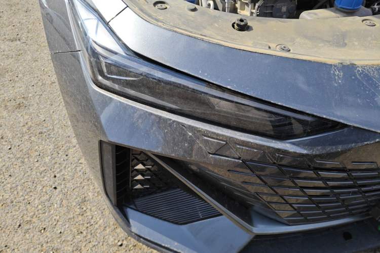 Used CHANGAN UNI-V 2023 1.5T Prestige Model Right Front Headlight