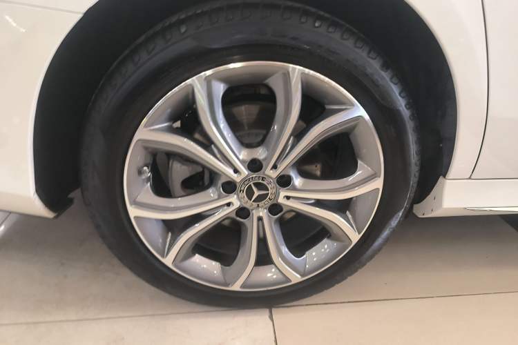 Used Mercedes-Benz E-Class 2021 E 300 L Sporty and Stylish Model
