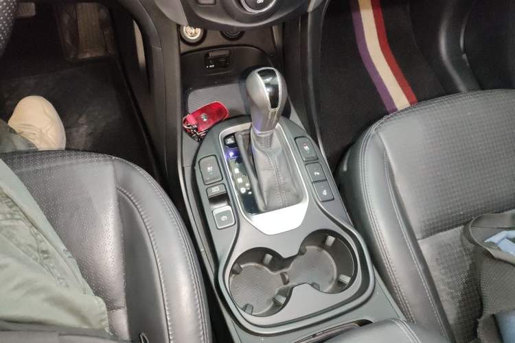 Used Hyundai Santa Fe 2013 2.0T Automatic All-Wheel Drive Top Trim