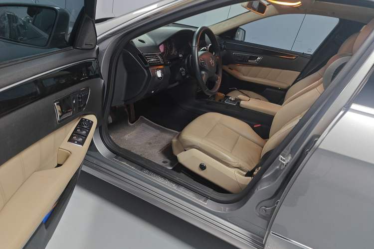Used Mercedes-Benz E-Class 2009 E 300 Fashion Model
