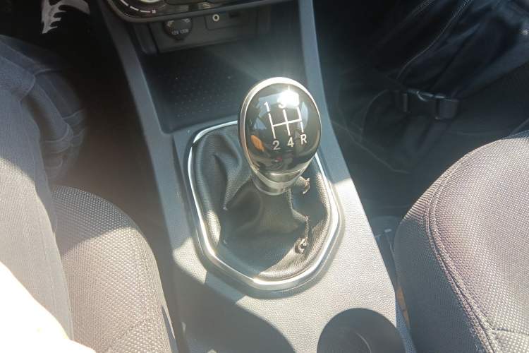 Used FAW Senya R7 2016 1.6L Manual Comfort Model Gear Lever