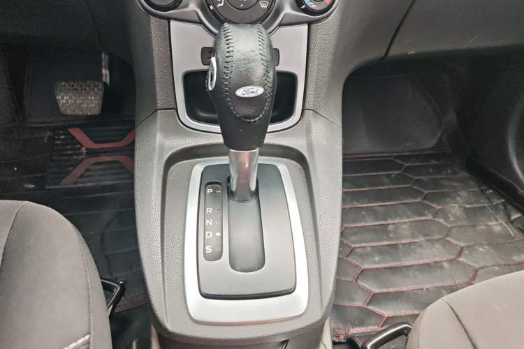 Used Ford Fiesta 2013 Hatchback 1.5L Automatic Fashion Edition Gear Lever