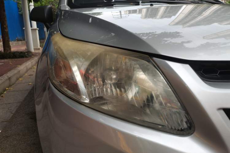 Used Chevrolet Sail 2013 Sedan 1.4L Manual Ideal Happiness Edition Right Front Headlight