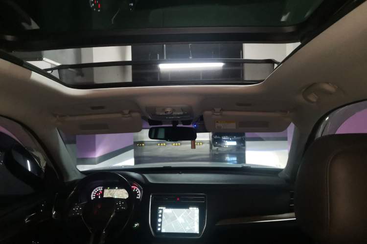 Used Roewe RX8 2018 30T Smart Connectivity Two-Wheel Drive Flagship Edition