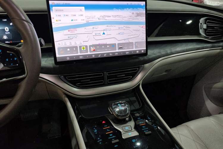 Used Denza D9 2022 DM-i 1040 Prestige Model
